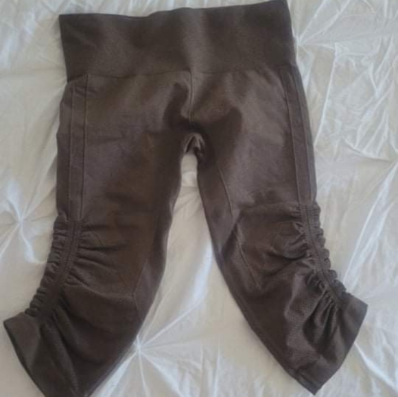 Lululemon Dark Brown Crop - Picture 3 of 7